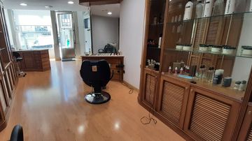 interior barbería con silla